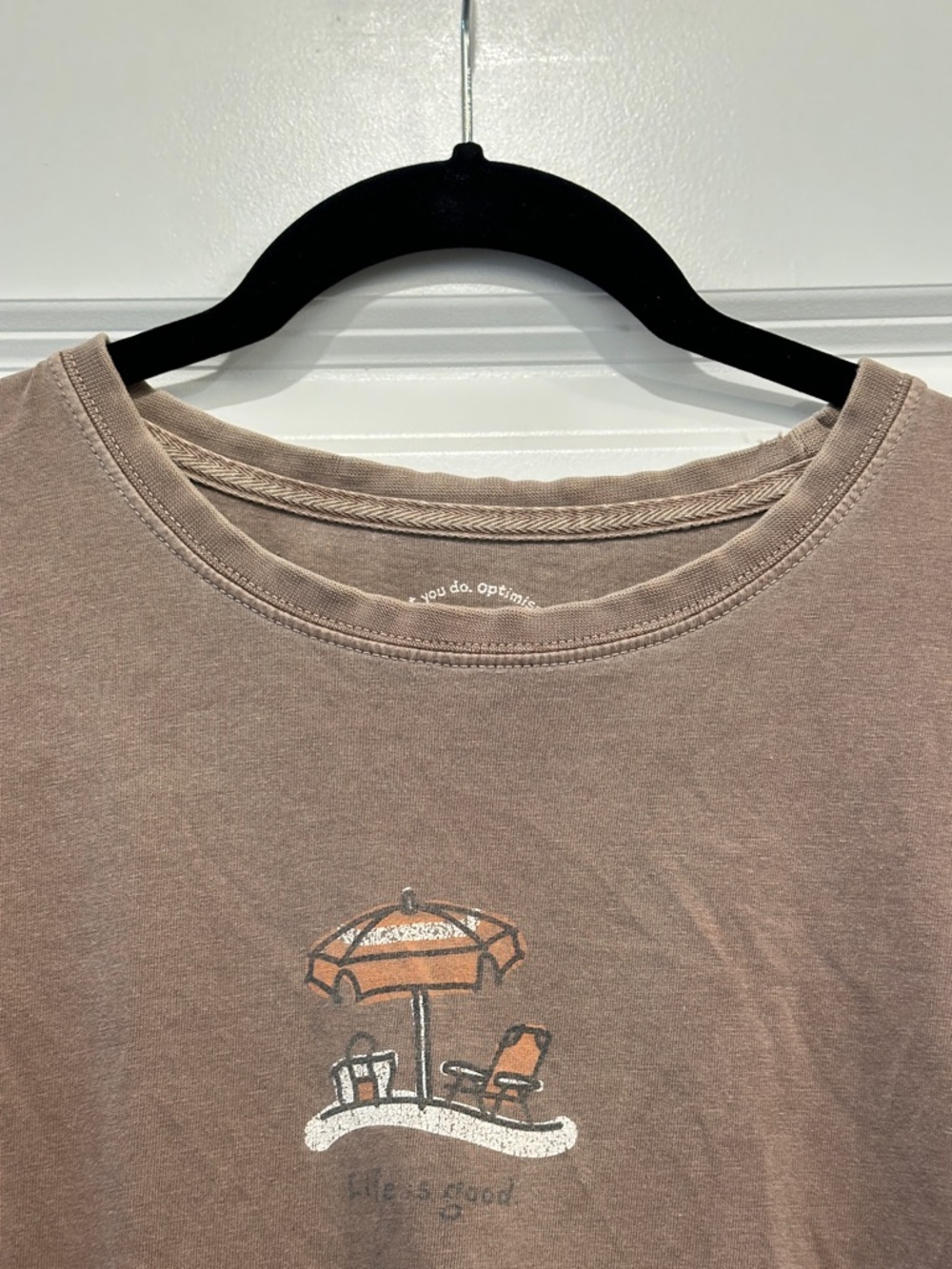 Life Is Good Women's Short Sleeve Tee in Dusty Brown with Umbrella Graphic - Picture 3 of 5